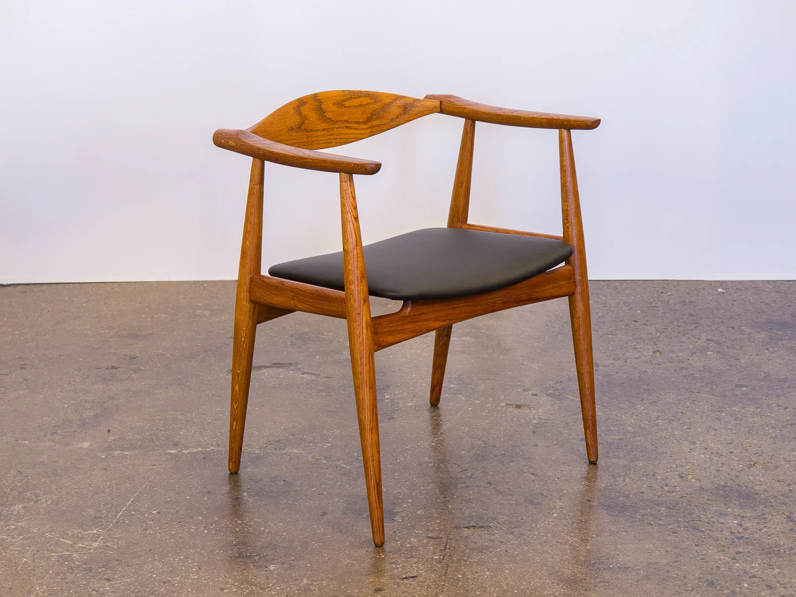 open_air_modern_hans_wegner_ch_35_oak_leather_chairs-5.jpg