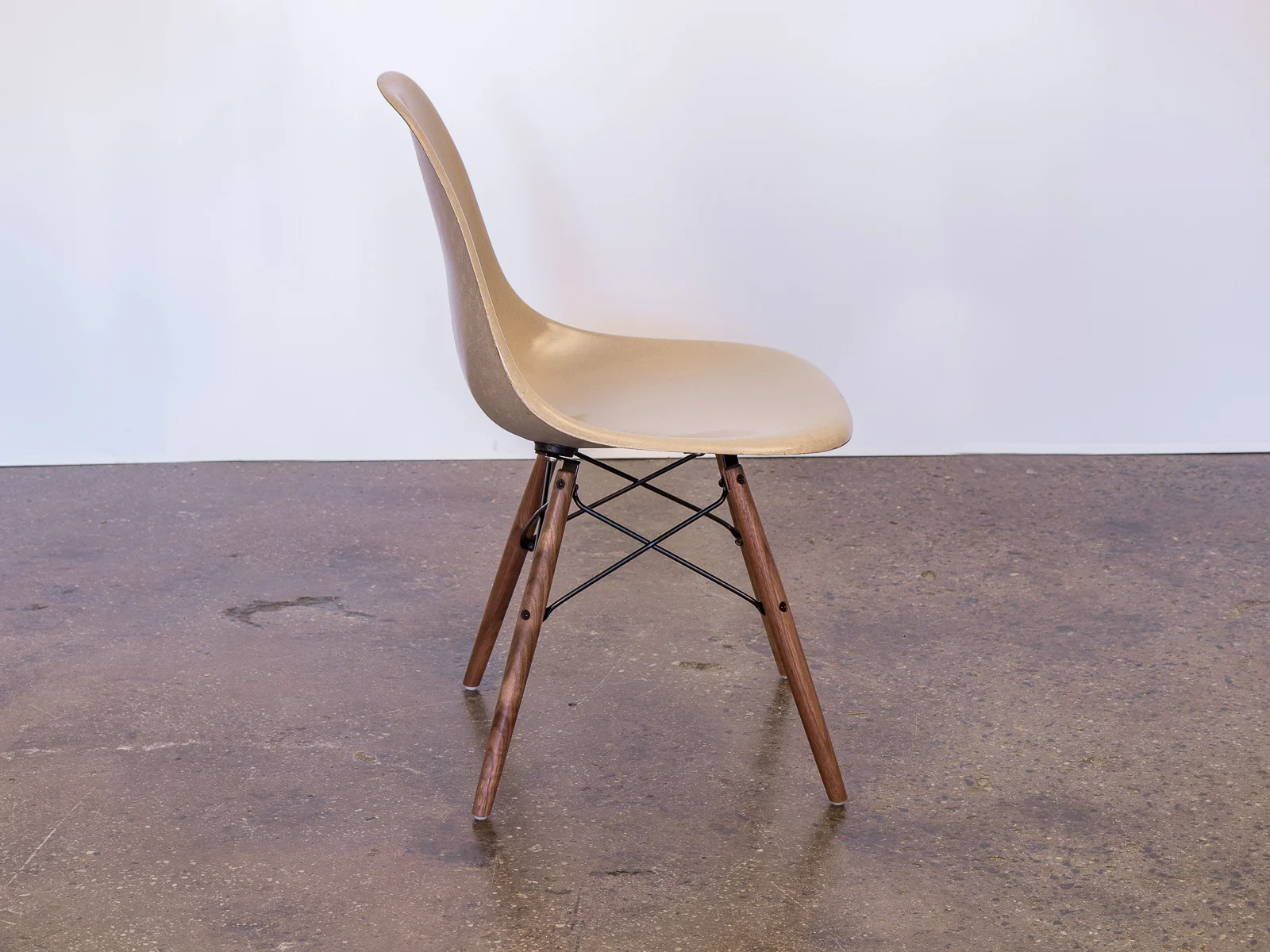open_air_modern_eames_greige_fiberglass_shell_chair_on_walnut_dowel_base-3.jpg