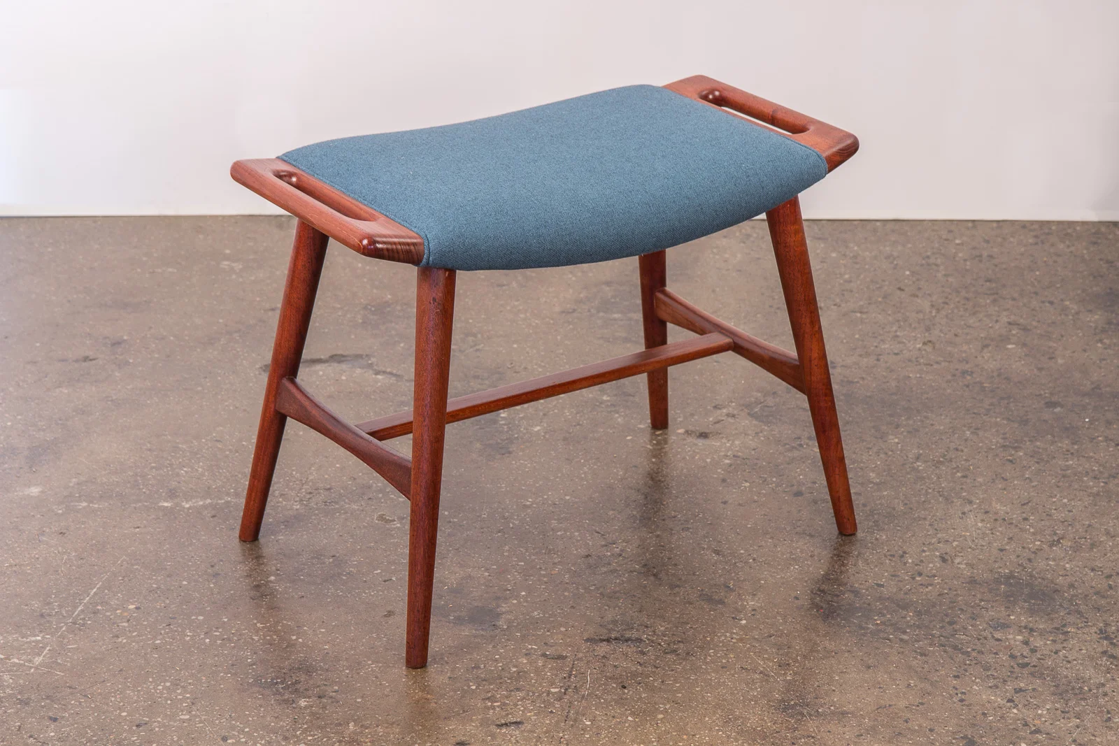 Hans J Wegner Ap 30 Music Stool Oam