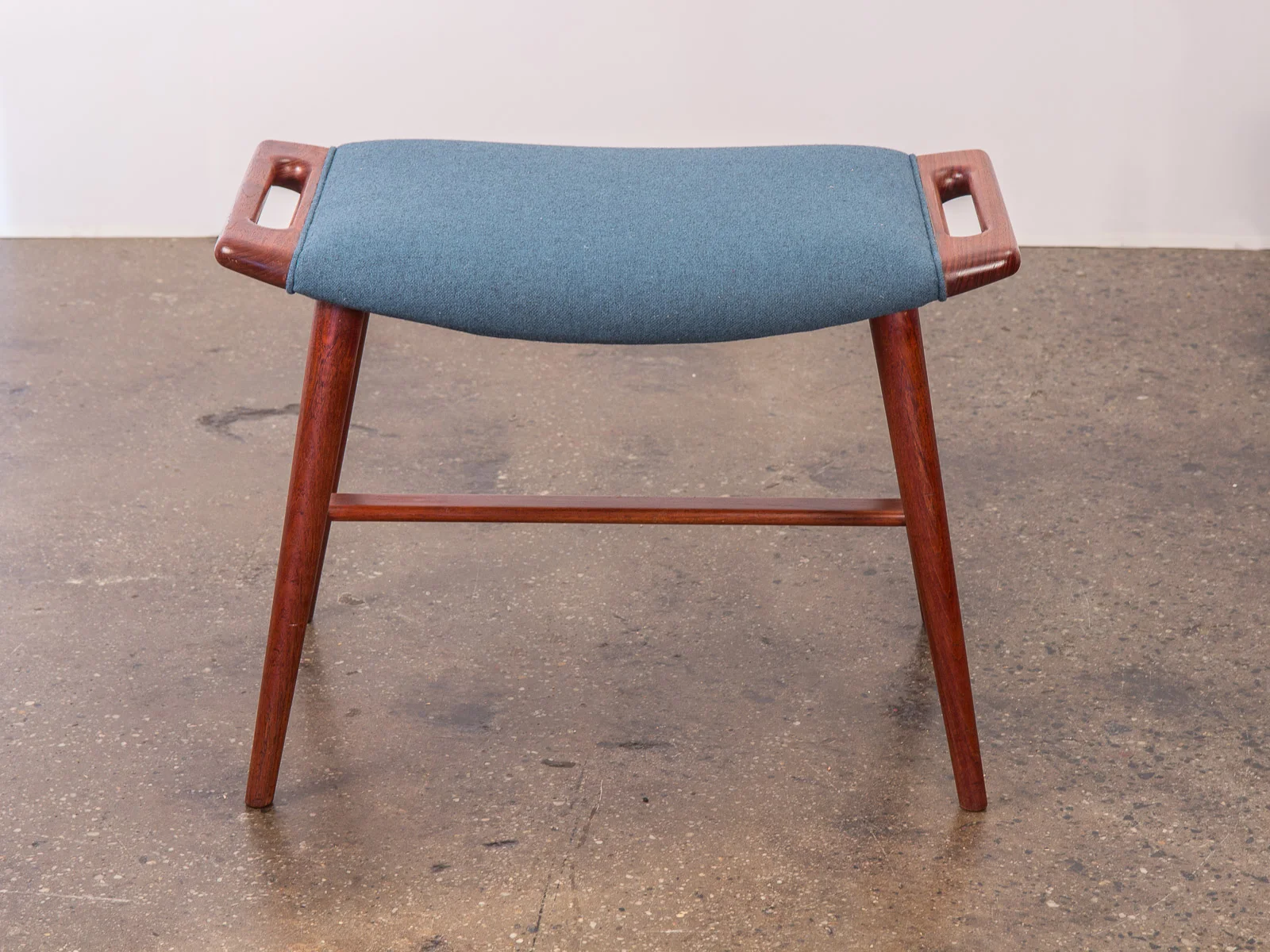 open_air_modern_hans_j_wegner_music_stool_AP_30_piano_bench-2.jpg