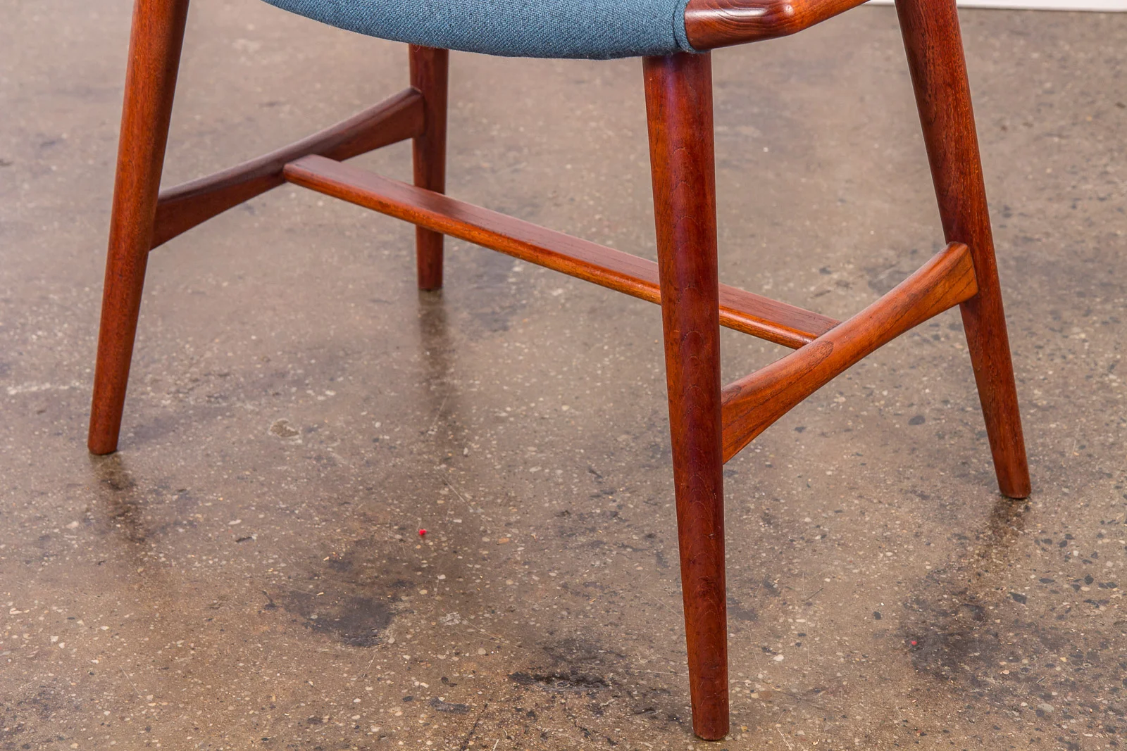 open_air_modern_hans_j_wegner_music_stool_AP_30_piano_bench-6.jpg