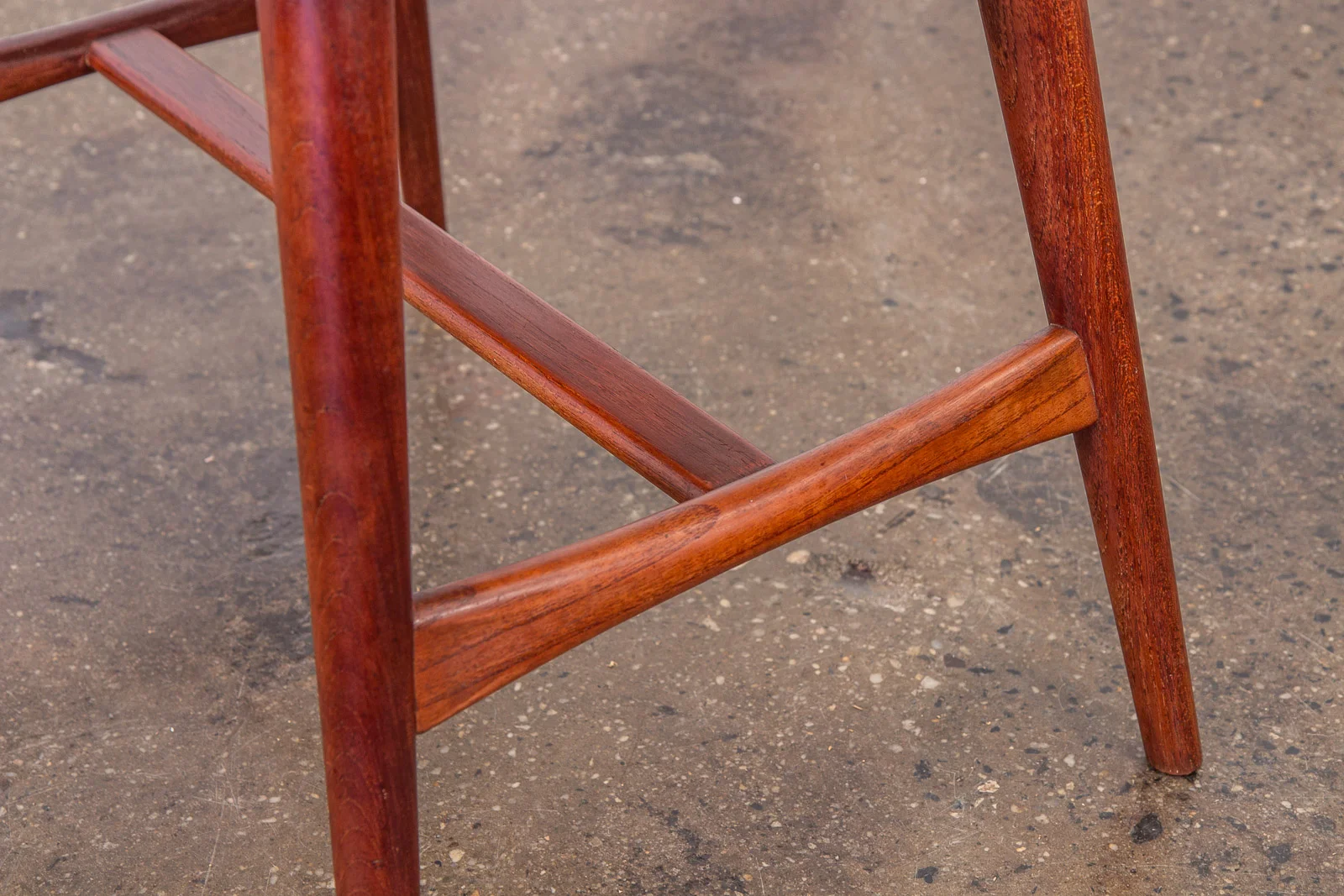 open_air_modern_hans_j_wegner_music_stool_AP_30_piano_bench-9.jpg
