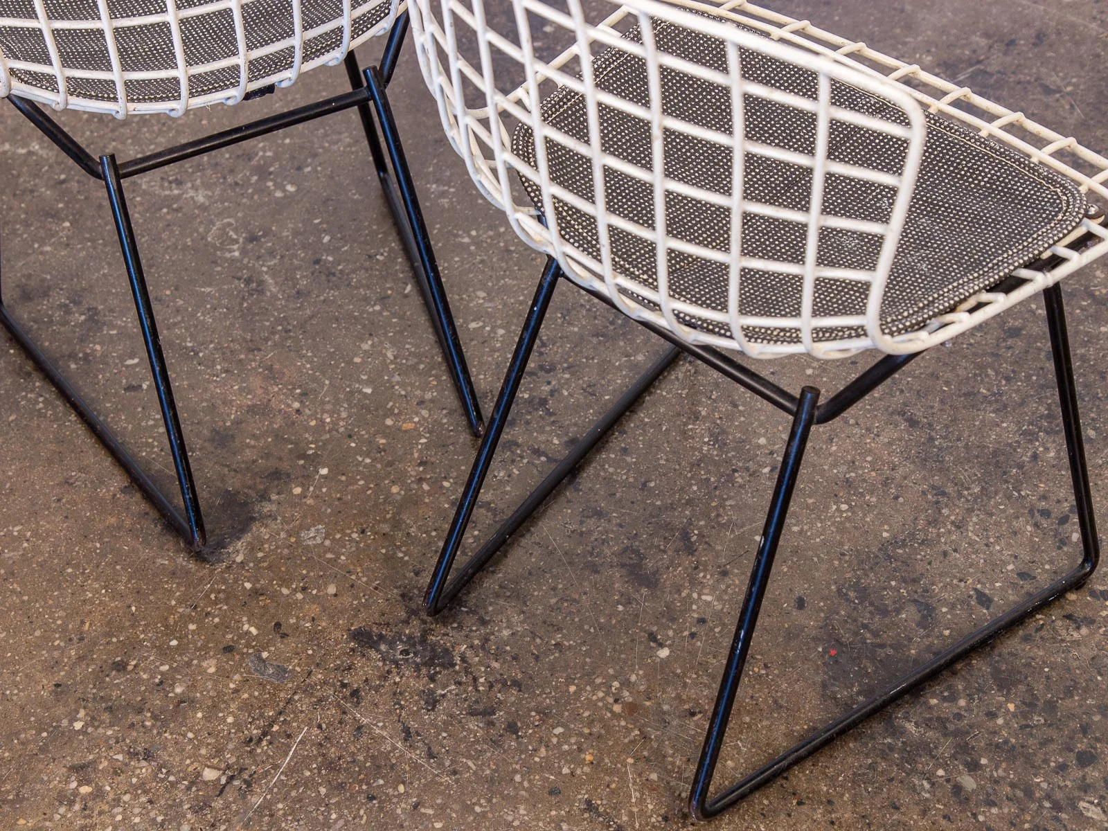 open_air_modern_pair_of_child_kids_baby_bertoia_wire_chairs_white-9.jpg