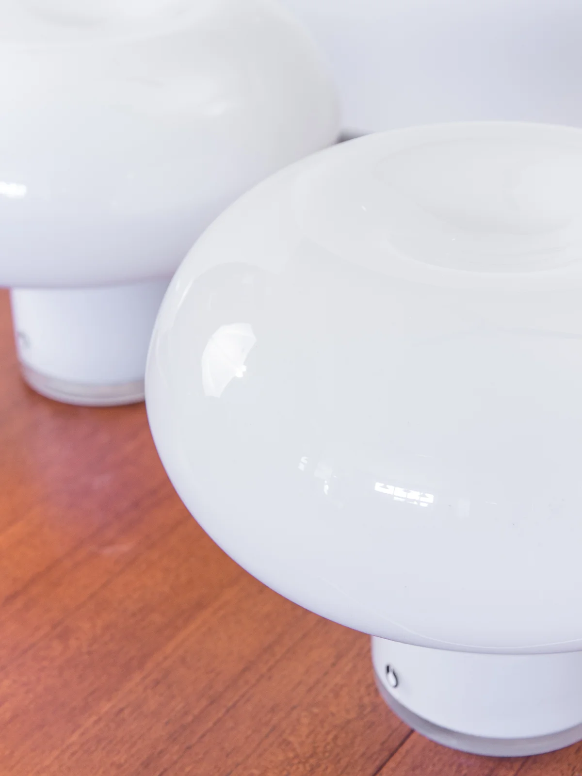 open_air_modern_scandinavian_danish_pukeberg_sweden_white_glass_mushroom_table_lamps-3.jpg