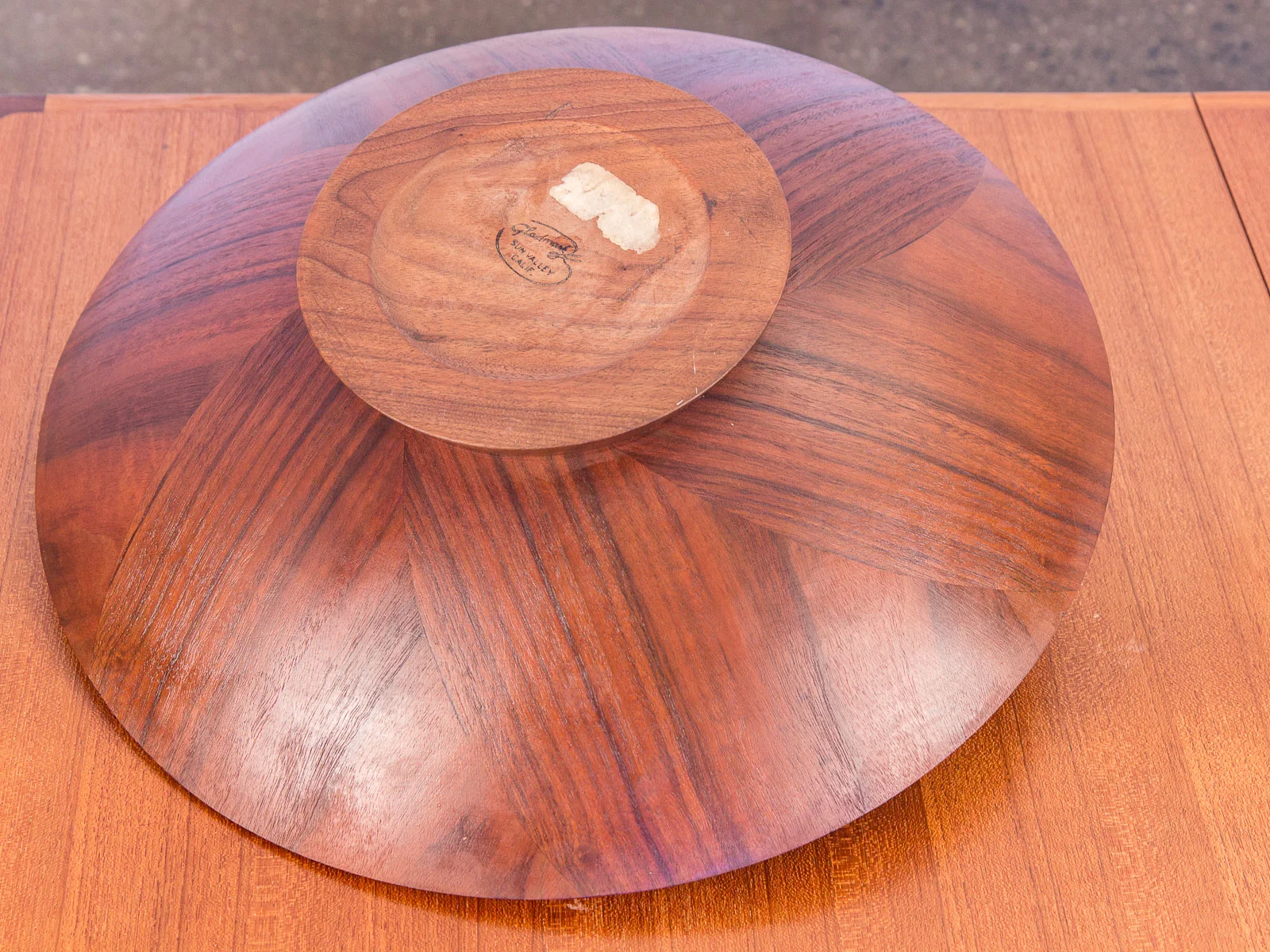 open_air_modern_walnut_inlay_serving_salad_bowl_centerpiece_gladmark-7.jpg