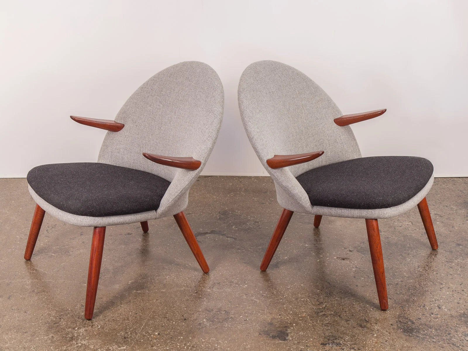 open_air_modern_pair_of_kurt_olsen_easy_chairs_for_glostrup_mobelfabrik-1.jpg