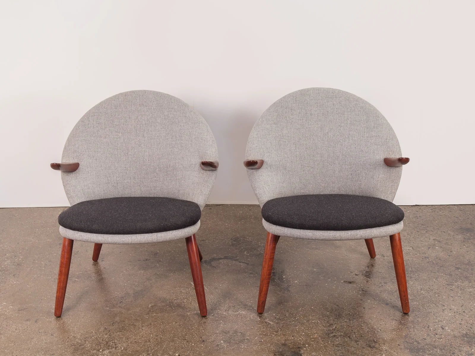 open_air_modern_pair_of_kurt_olsen_easy_chairs_for_glostrup_mobelfabrik-2.jpg