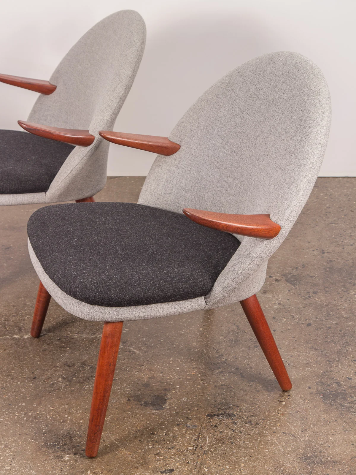 open_air_modern_pair_of_kurt_olsen_easy_chairs_for_glostrup_mobelfabrik-5.jpg