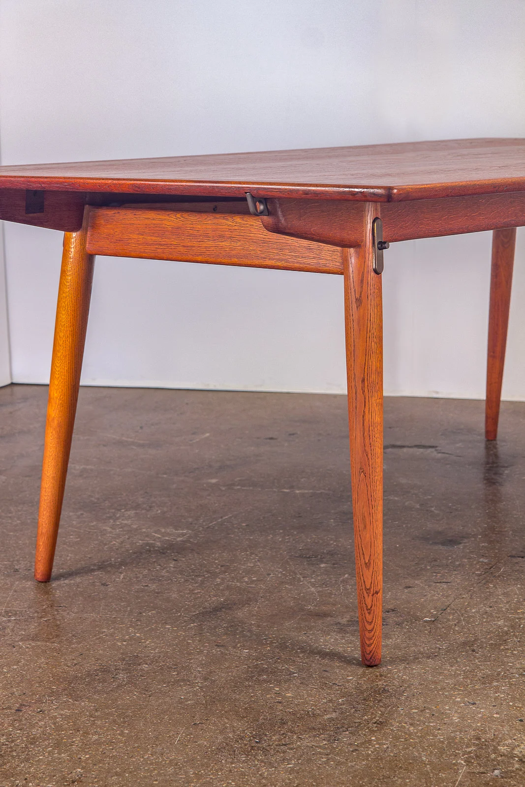 open_air_modern_hans_wegner_JH570_teak_oak_dining_table_with_leaf_johannes_hansen-6.jpg