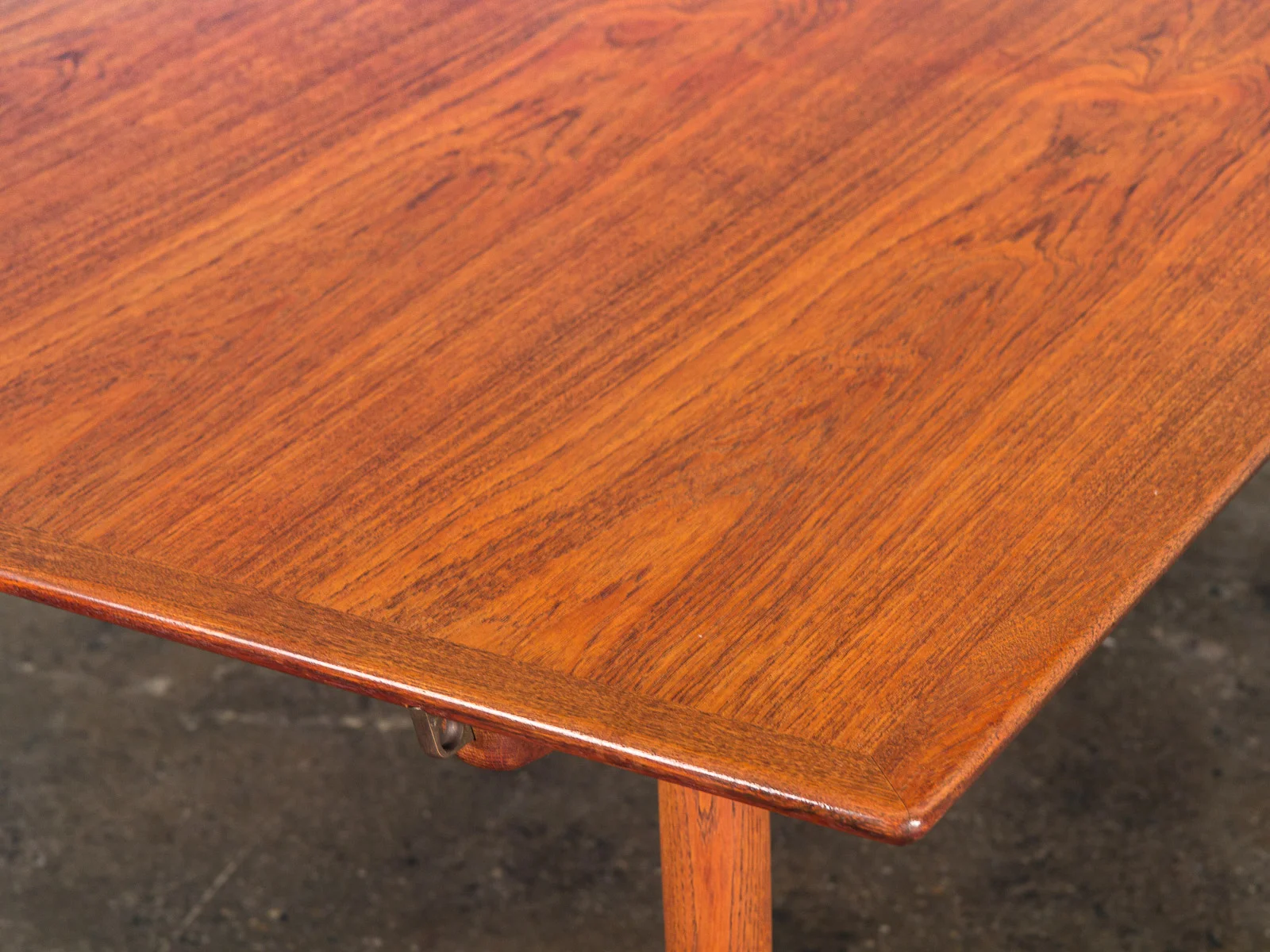 open_air_modern_hans_wegner_JH570_teak_oak_dining_table_with_leaf_johannes_hansen-7.jpg