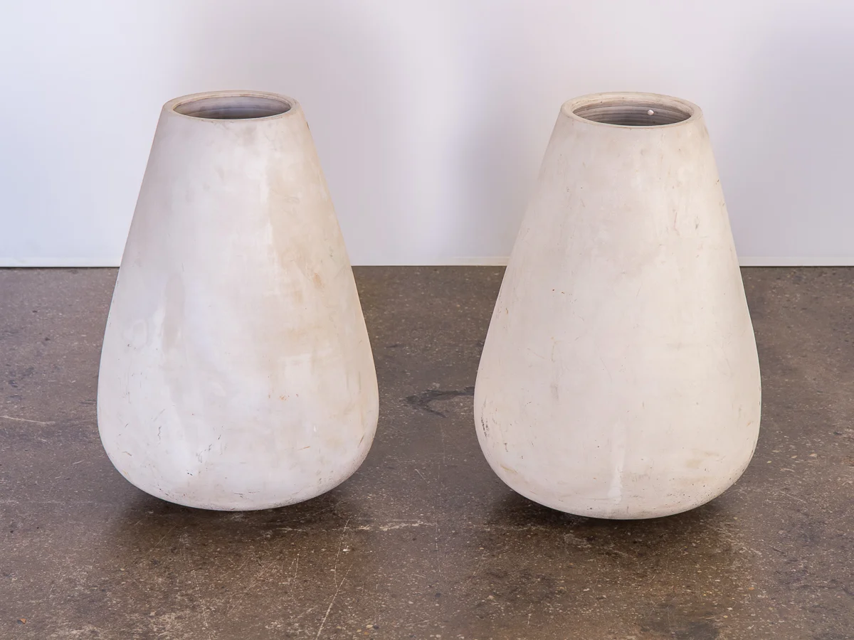 open_air_modern_pair_of_teardrop_minimal_ceramic_planters-1.jpg