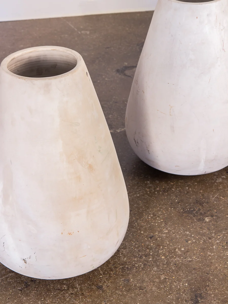 open_air_modern_pair_of_teardrop_minimal_ceramic_planters-3.jpg