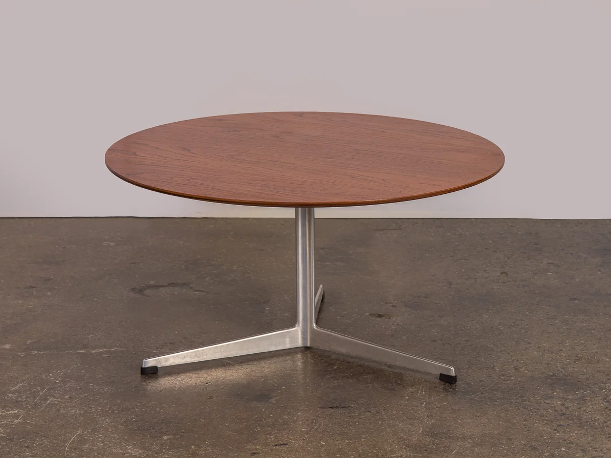 arne_jacobsen_coffee_table_fritz_hansen_tripod_base-1.jpg