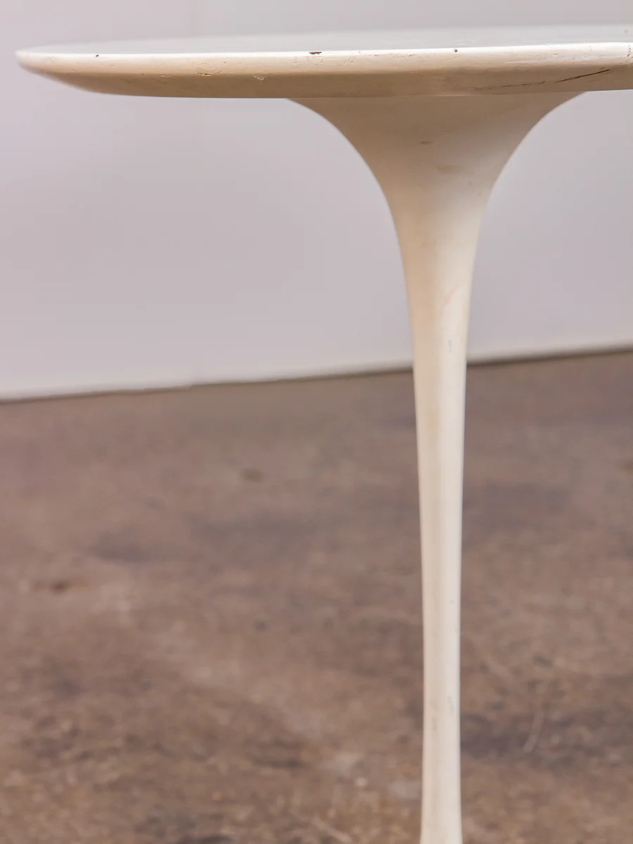 eero_saarinen_white_tulip_side_table_knoll-3.jpg