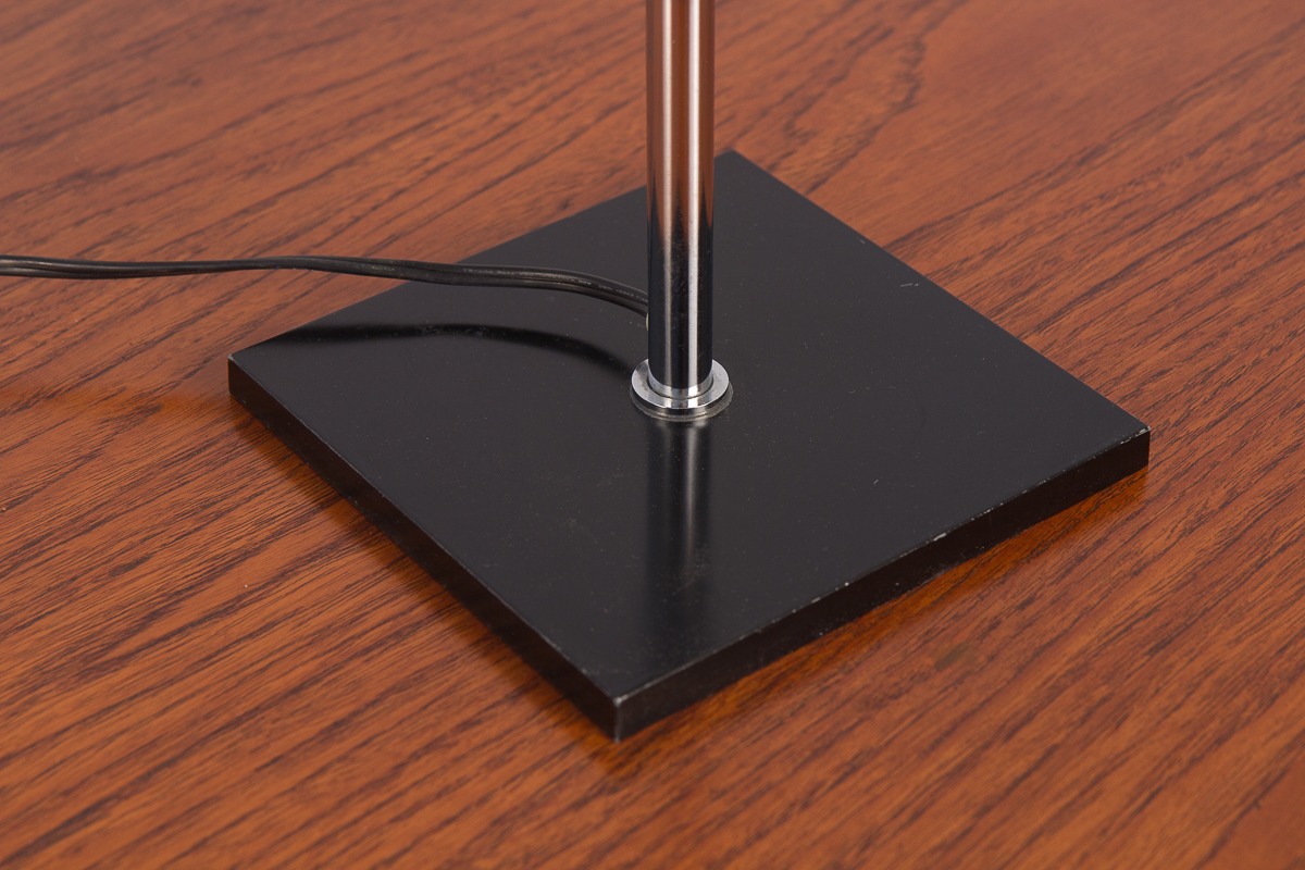 lightolier_geometric_mephis_style_modern_chrome_table_lamp-4.jpg