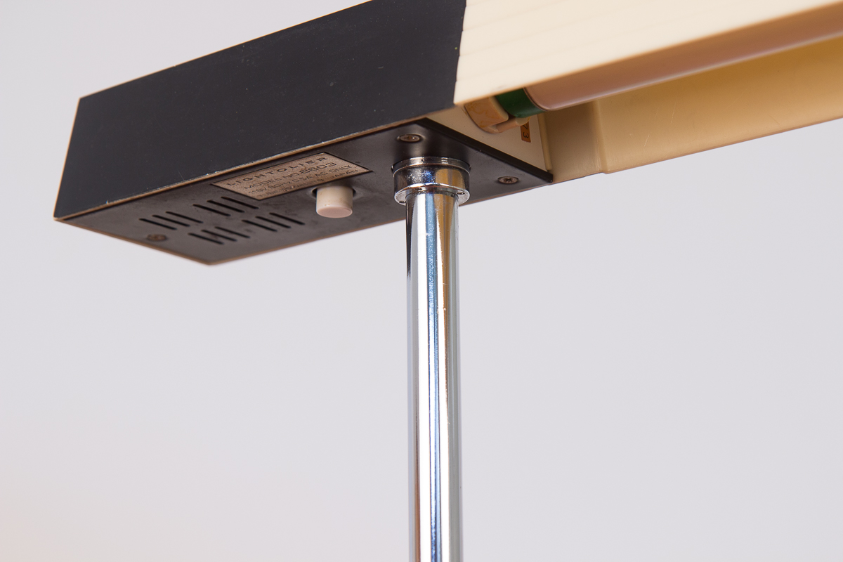 lightolier_geometric_mephis_style_modern_chrome_table_lamp-5.jpg