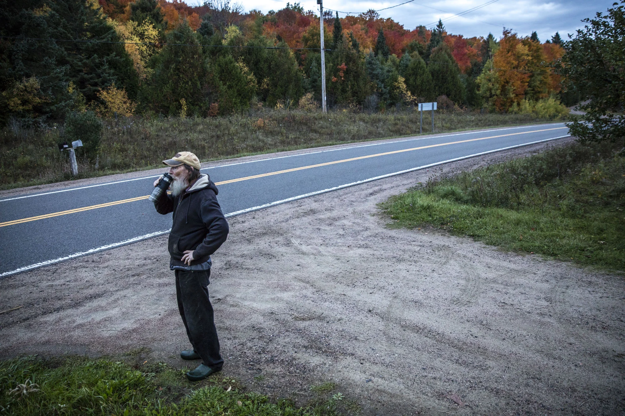 The slaughter of Go Greens 120 chickens in Brudnell for their winter supply of meat on a rainy morning, Ottawa Valley, Ontario.Saturday October 8, 2016. Photo/David Jackson