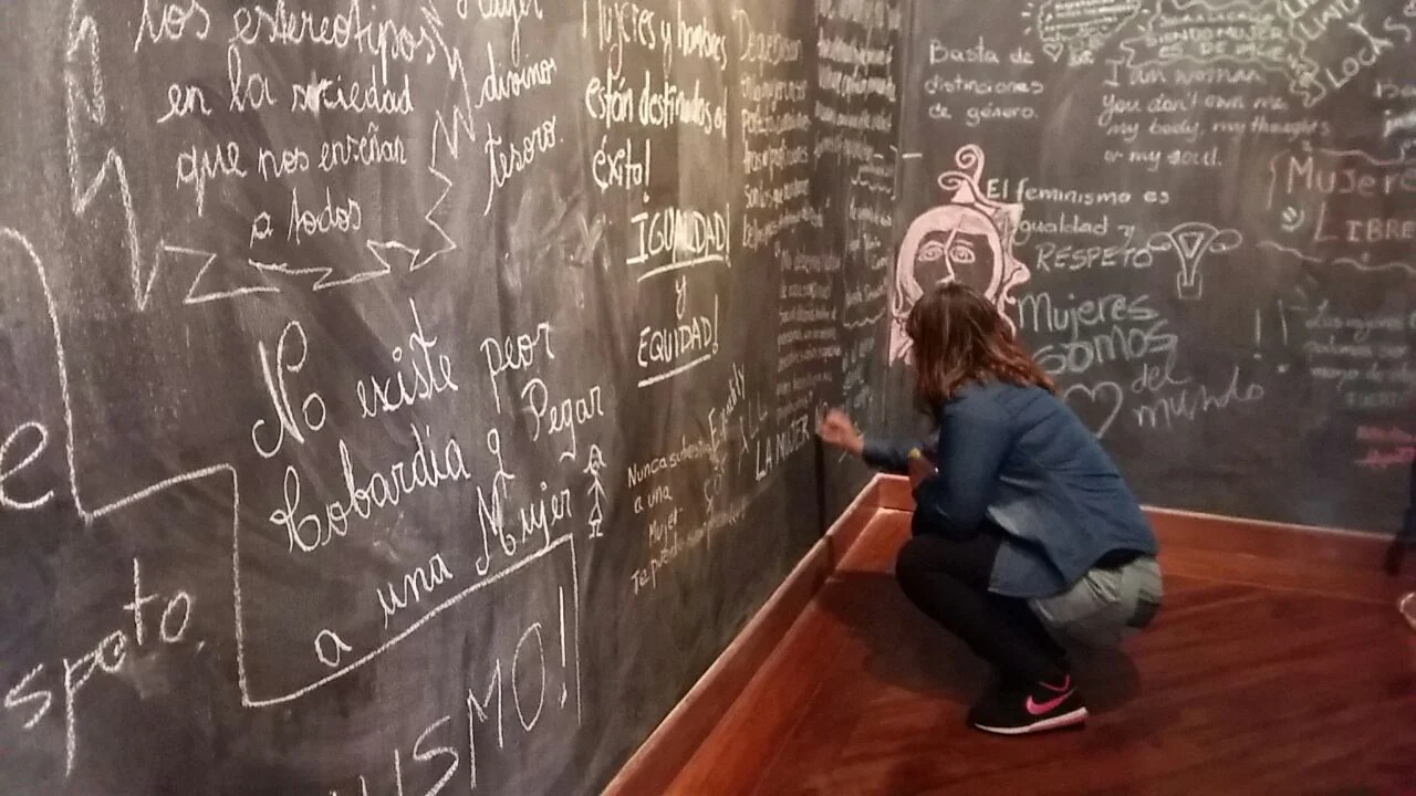 2017_GuerrillaGirls_Quito 02.jpg