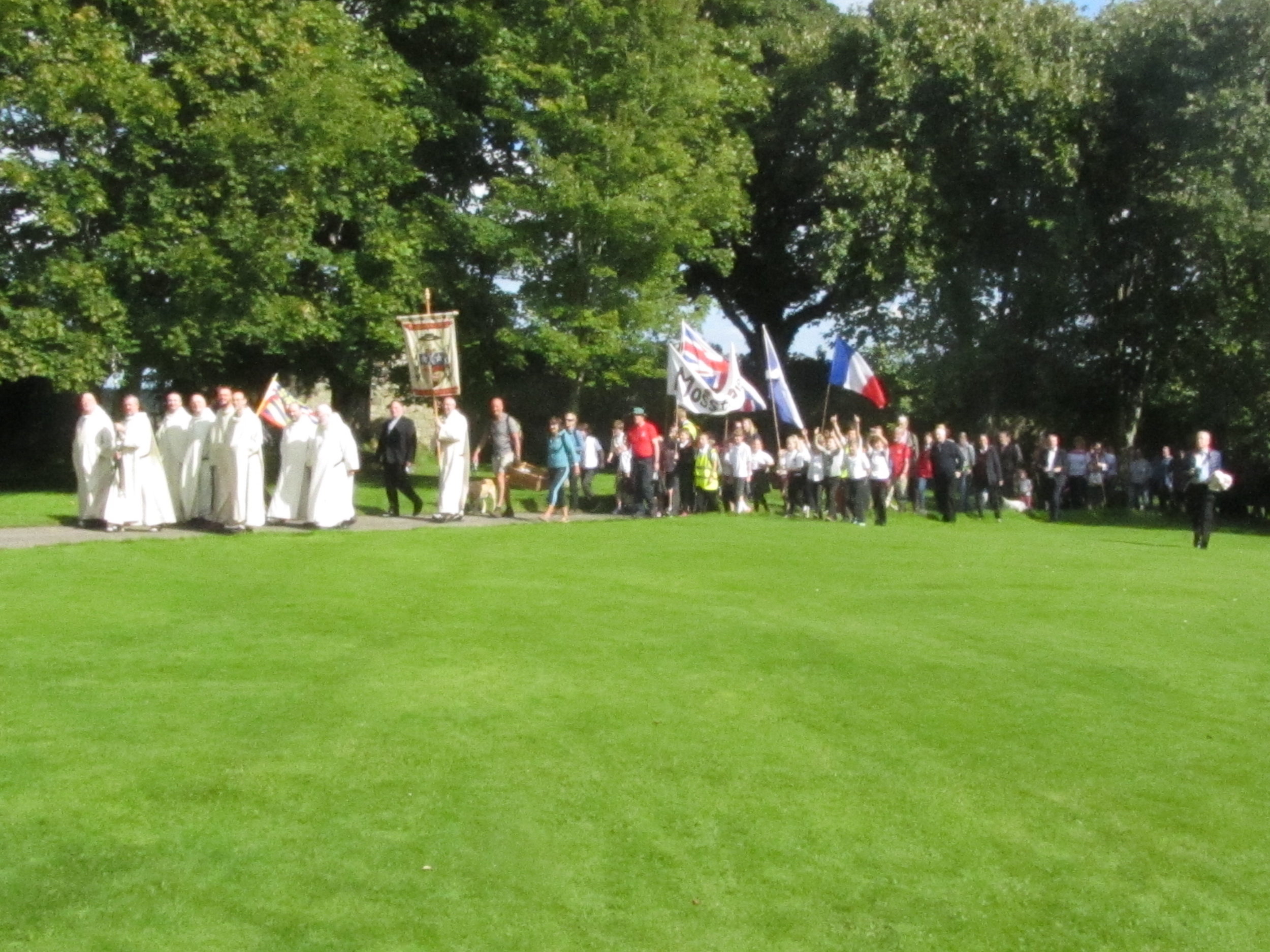 The final Procession up the Drive5.JPG