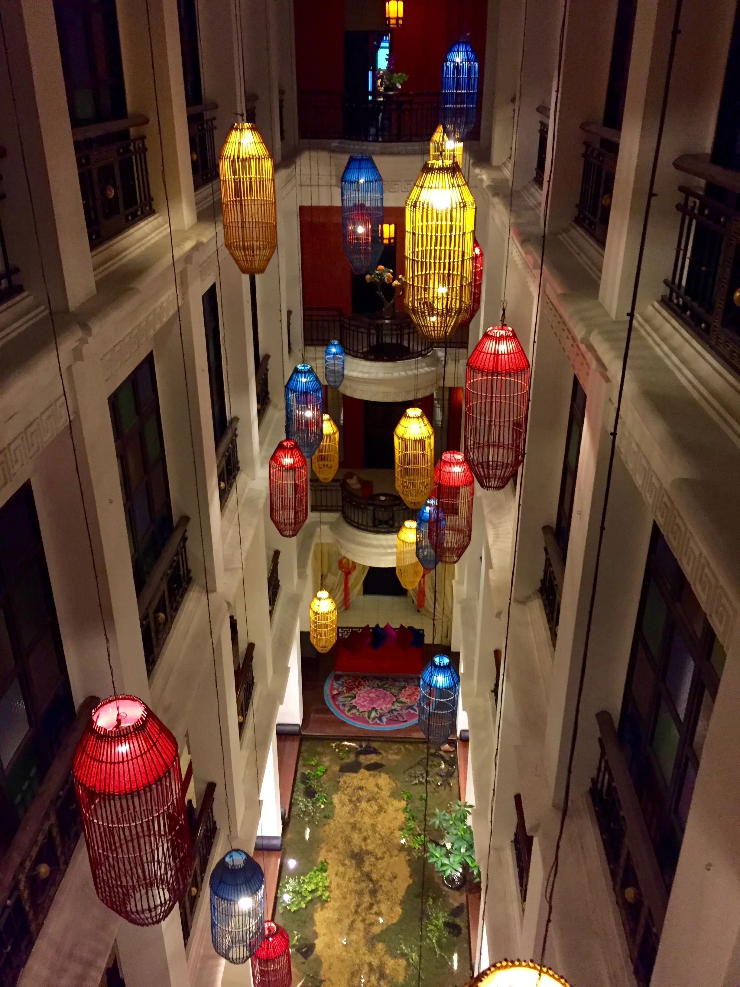 The lobby of the Shanghai Mansion Hotel in Bangkok's Chinatown, was so much fun. The faux colonial hotel reminded me of the Cheong Fatt Tze Mansion of Penang. 