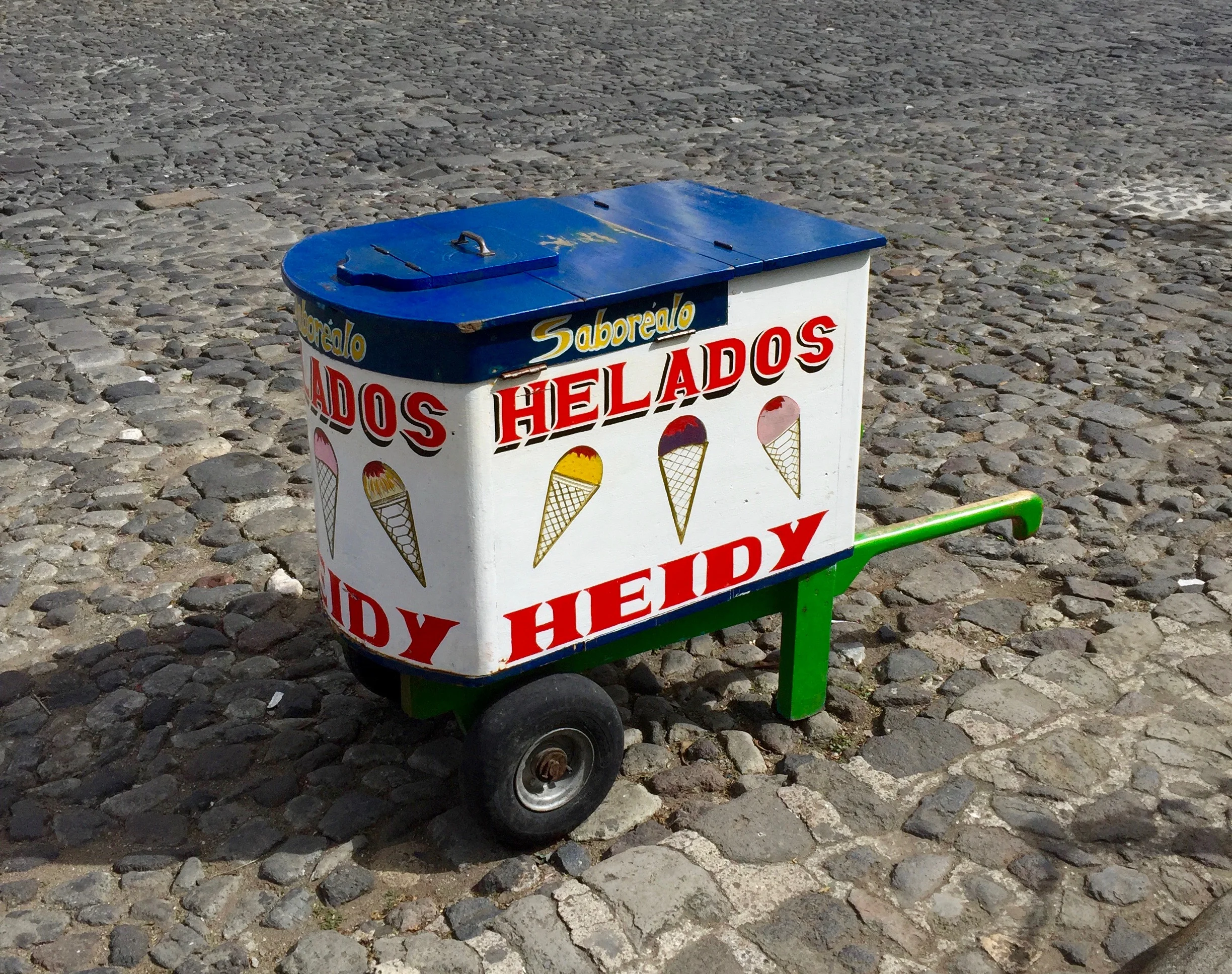 Ice Cream was one of our favorite parts of Antigua. Although, we loved that tiny hole in the wall place called Sobremesa, I couldn't help but photograph this cute little cart. 