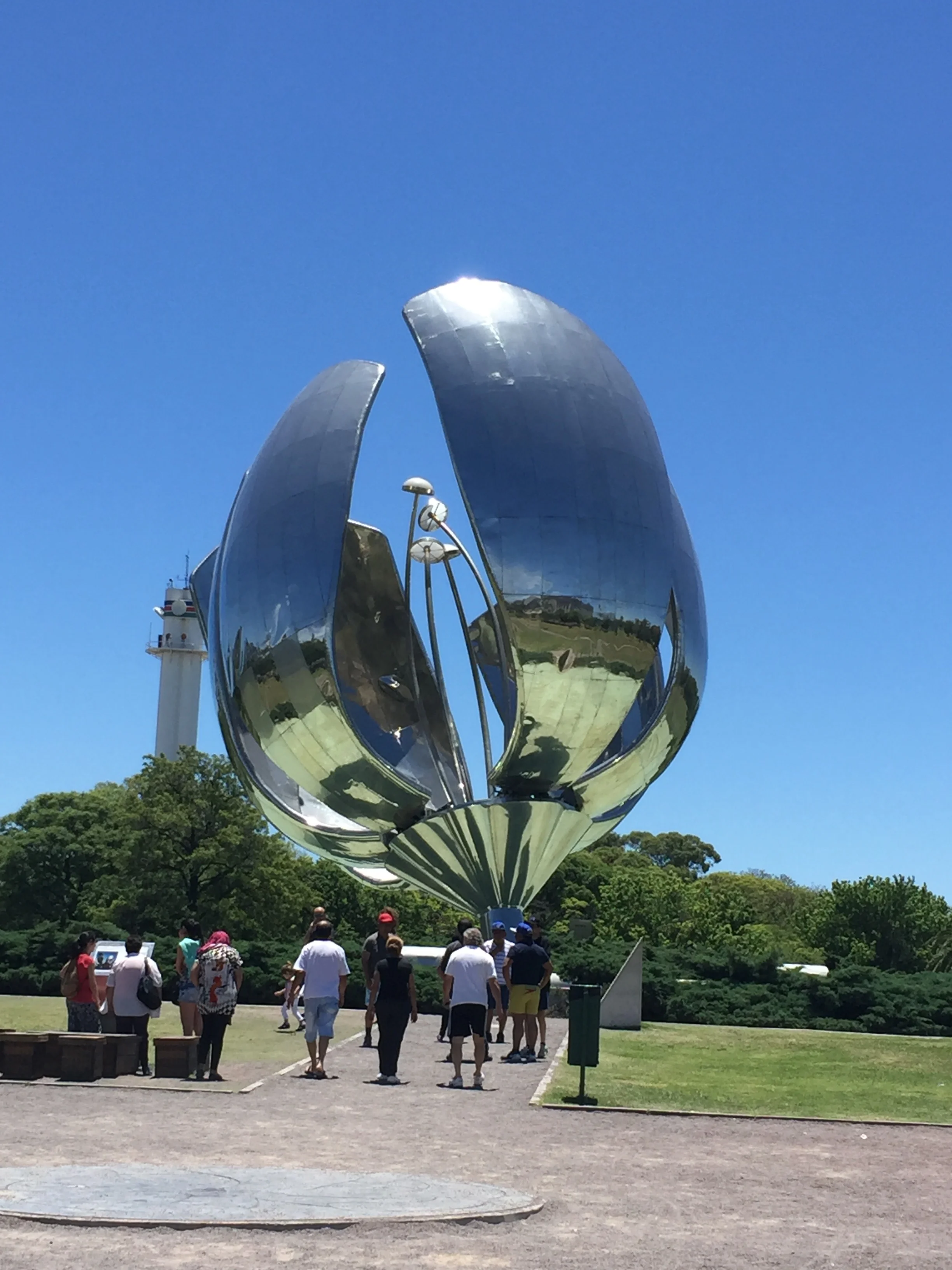 Floralis Generica, the aluminum flower sculpture that "blooms" daily in Buenos Aires.
