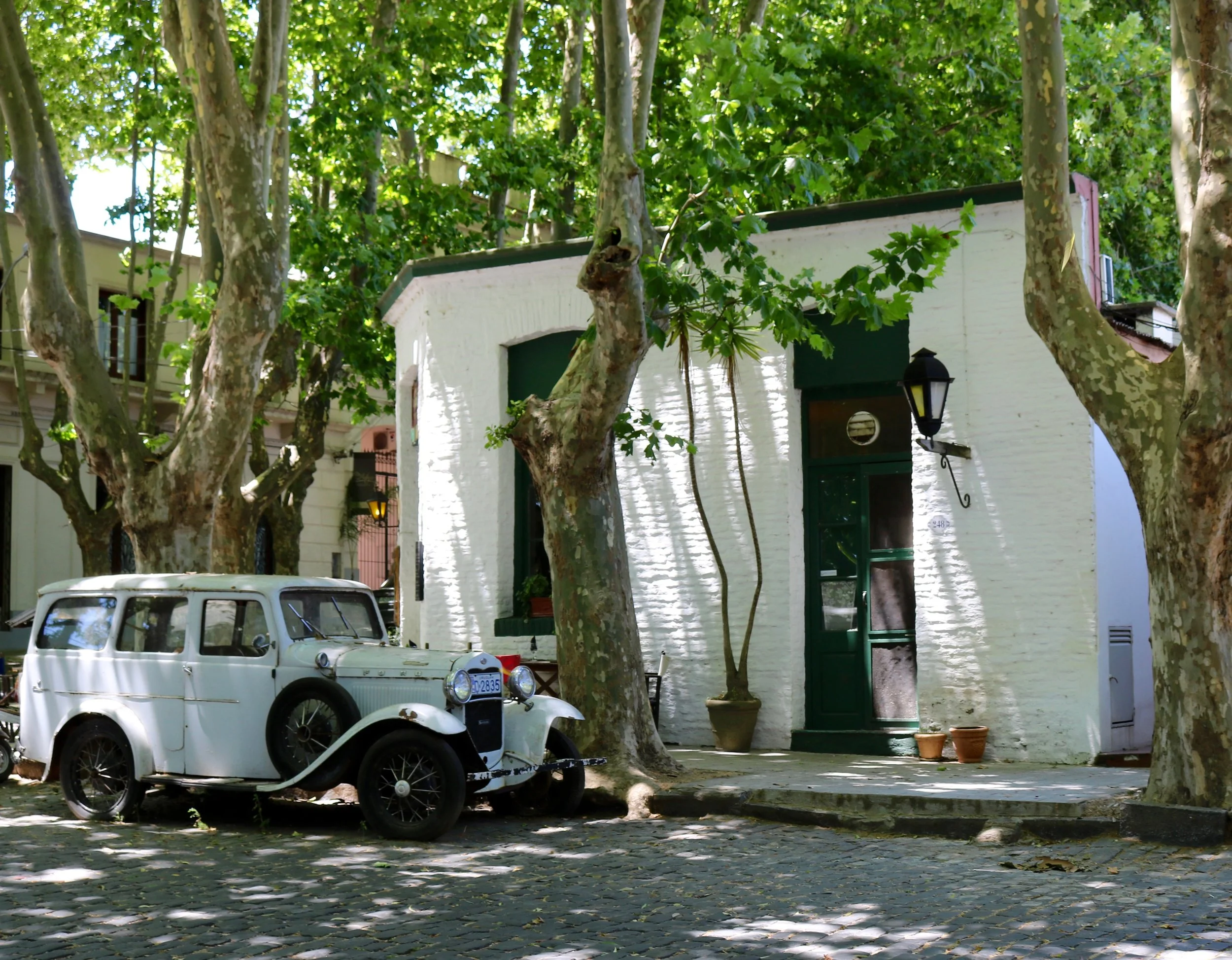 The cobblestone historical part of Colonia is filled with old cars, many of which have been upcycled and turned into planters, nonetheless they help to create a lovely "old-school" vibe throughout the city.