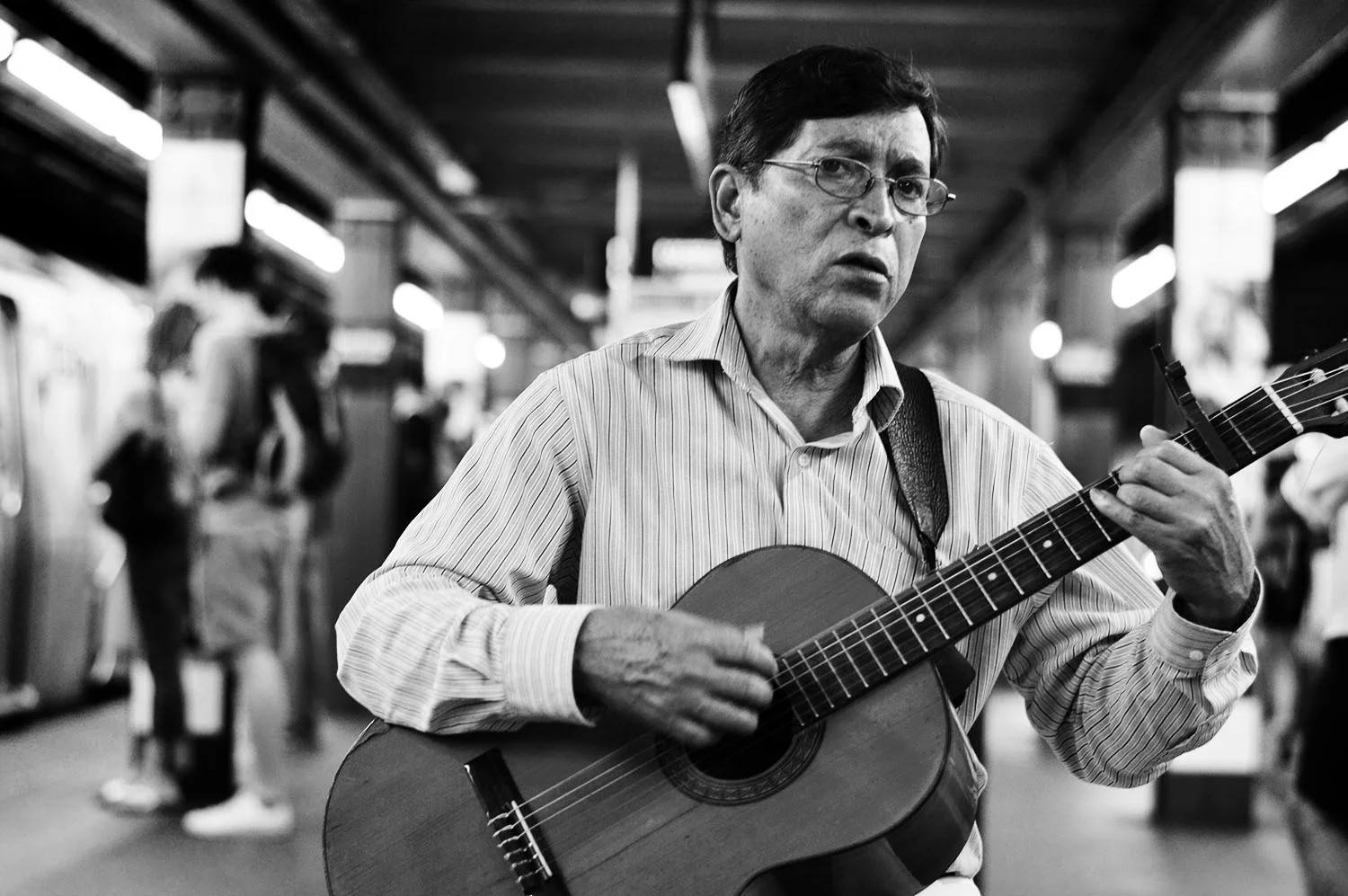 kac_phoro_150823_guitar_man_subway_1500_ss_cover.jpg
