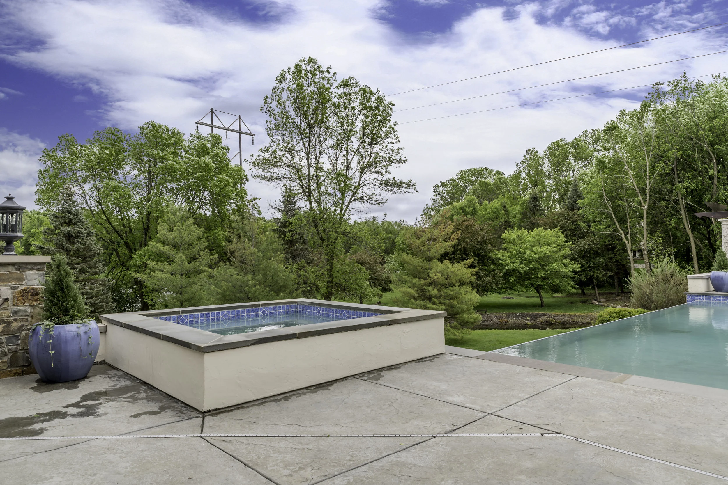 Patio2.jpg