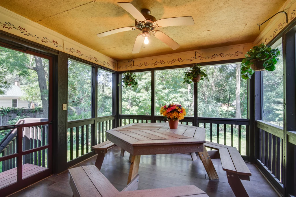 2957SherwoodPlace-Interiors-MLS-28.jpg