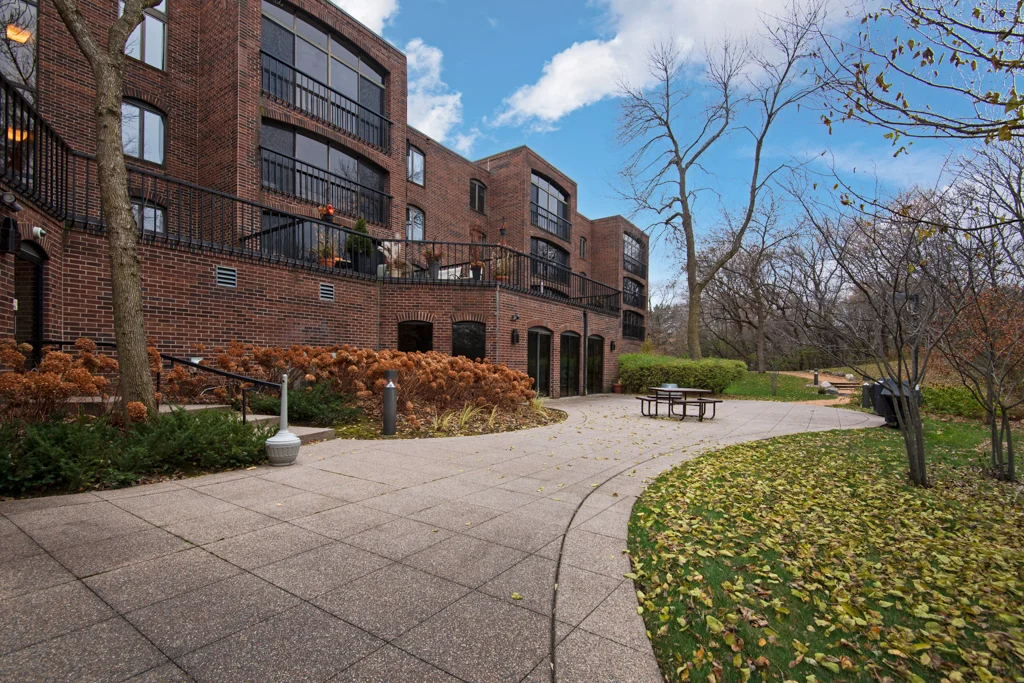 5901LaurelAveApt332-MLS-4.jpg