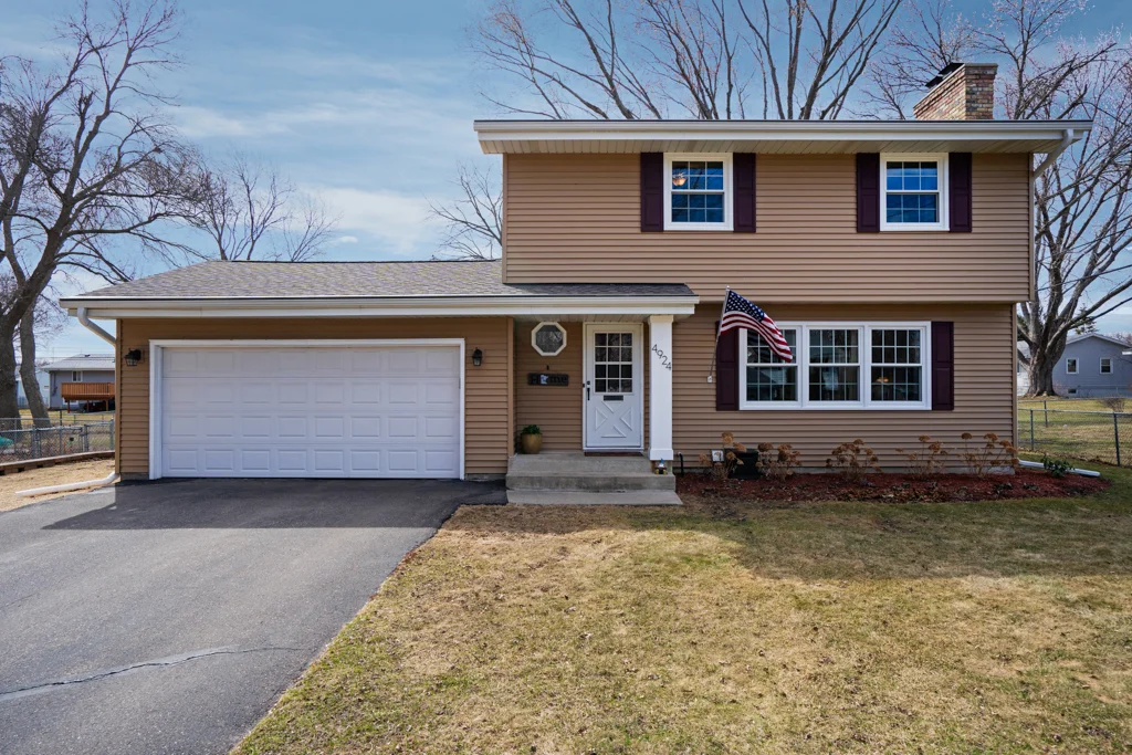 4924XylonAveN-MLS-1.jpg