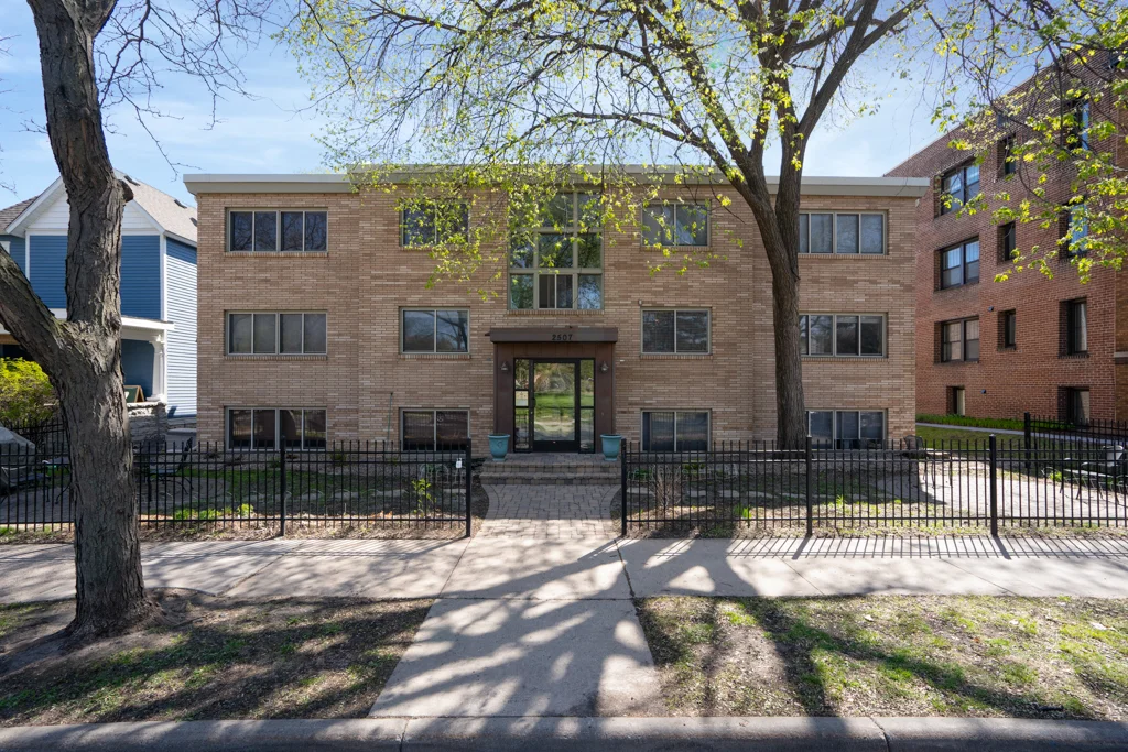 2507BryantAveS-MLS-2.jpg