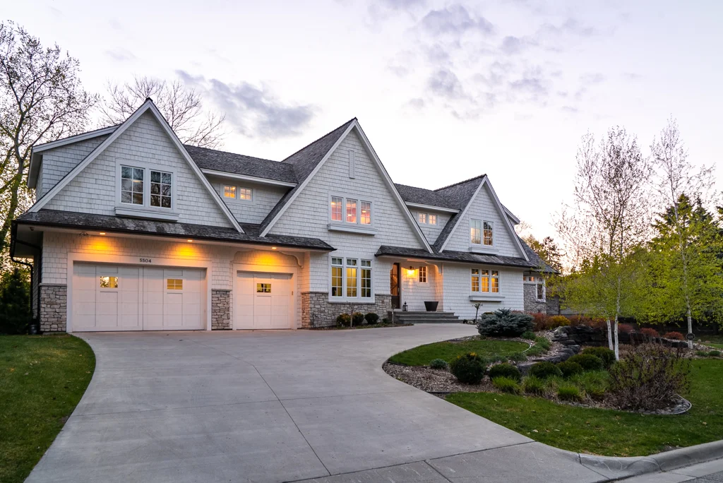 5504 Lakeview Drive Twilight MLS-3.jpg