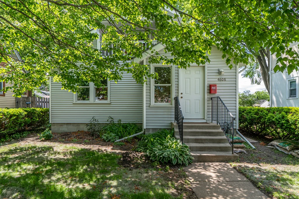 4608 Columbus Ave S MLS-6.jpg