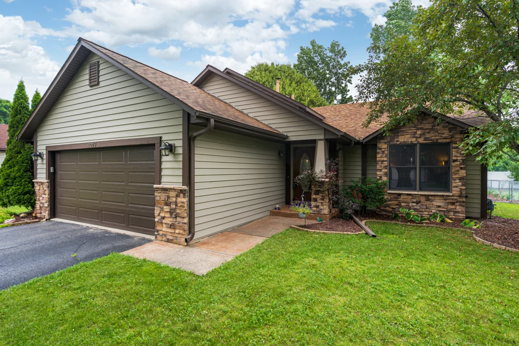 1047 Hummingbird Lane MLS-3.jpg