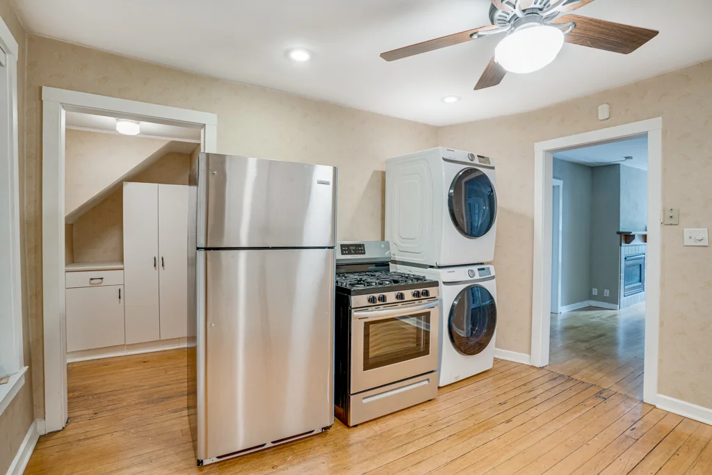 1704 Jefferson St NE MLS-1.jpg