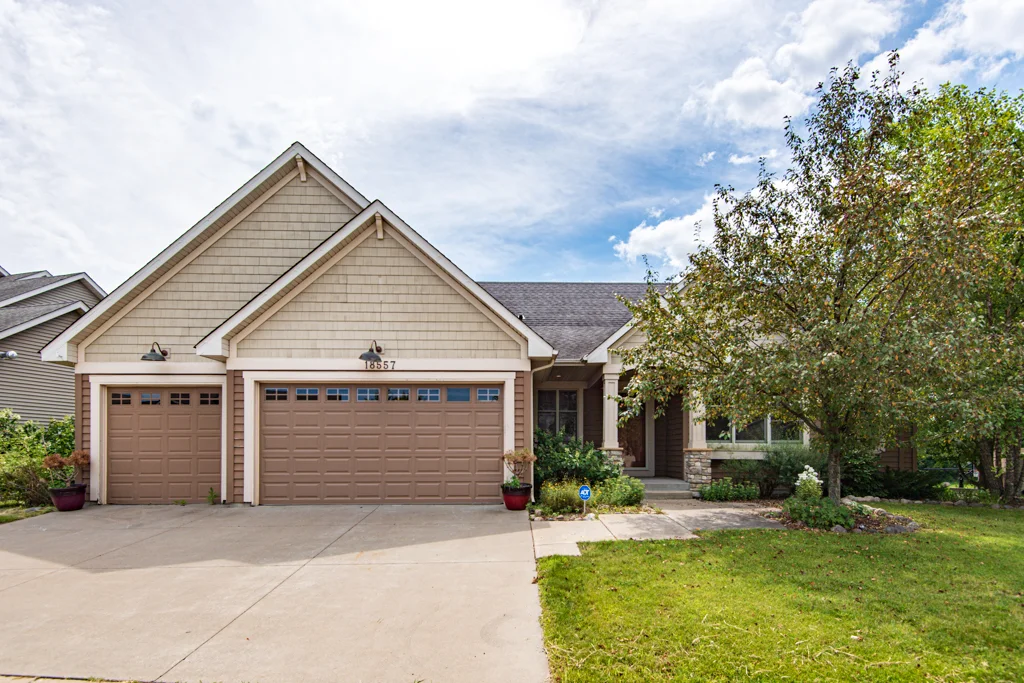 18557 68th Place N MLS-1.jpg