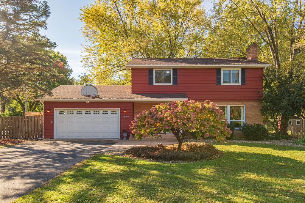 16315 5th Ave N MLS-1.jpg