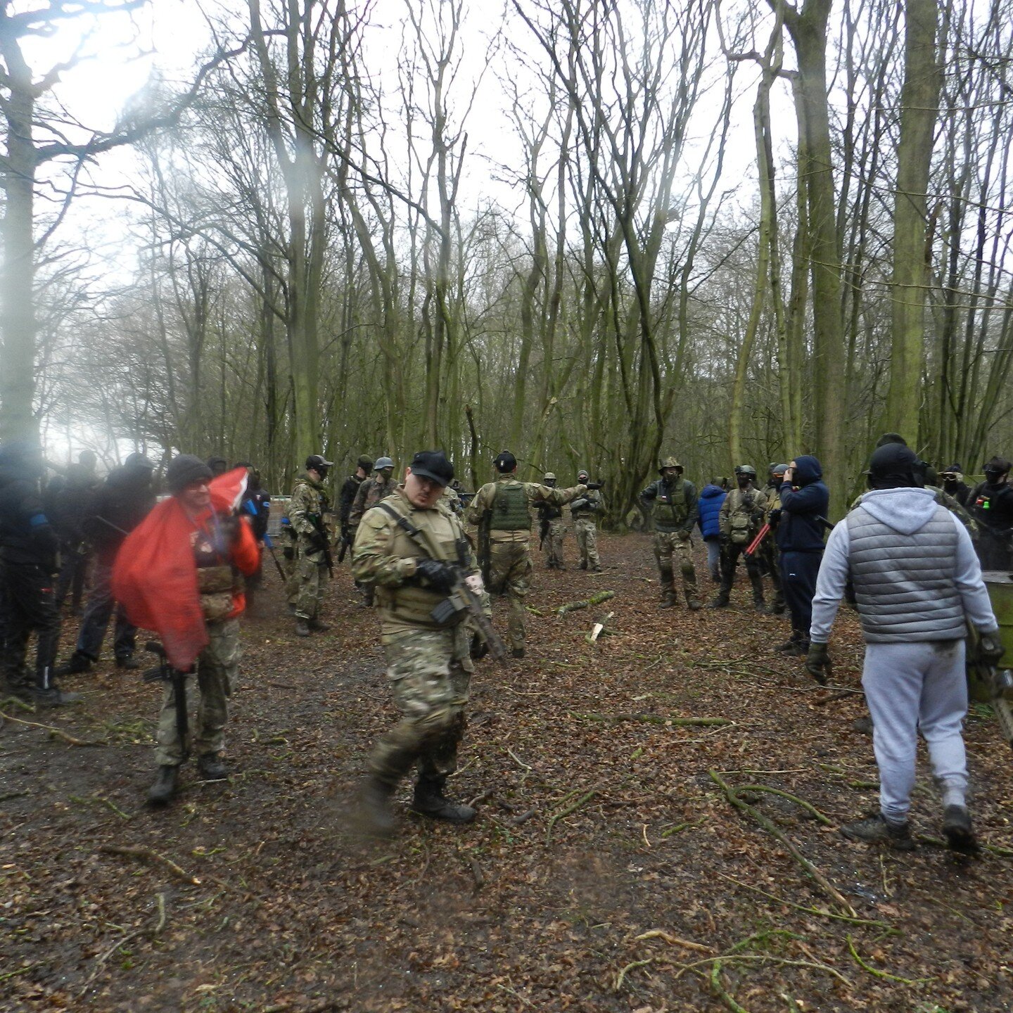 Thanks all for turning up last Sunday. It was a bit squidgy, and a bit soggy, but those days often turn out to be the memorable ones! Great turn out, and great bunch of players. 

#AWAHerts #skirmish #AI #airsoftinternational #airsoft #gunporn #airso