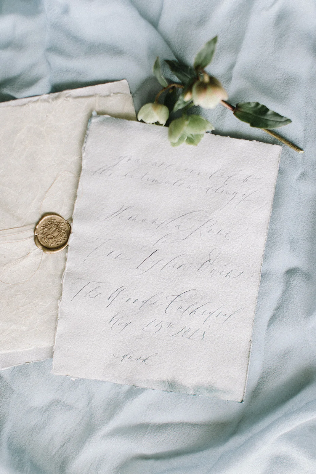 handmade-paper-calligraphy-watercolor-gold-wax-seals.jpg