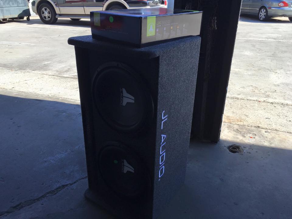 High Quality JL Audio Stereo System and Speakers