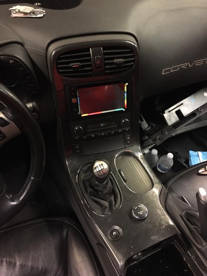 定制汽车立体声安装在Audiosport