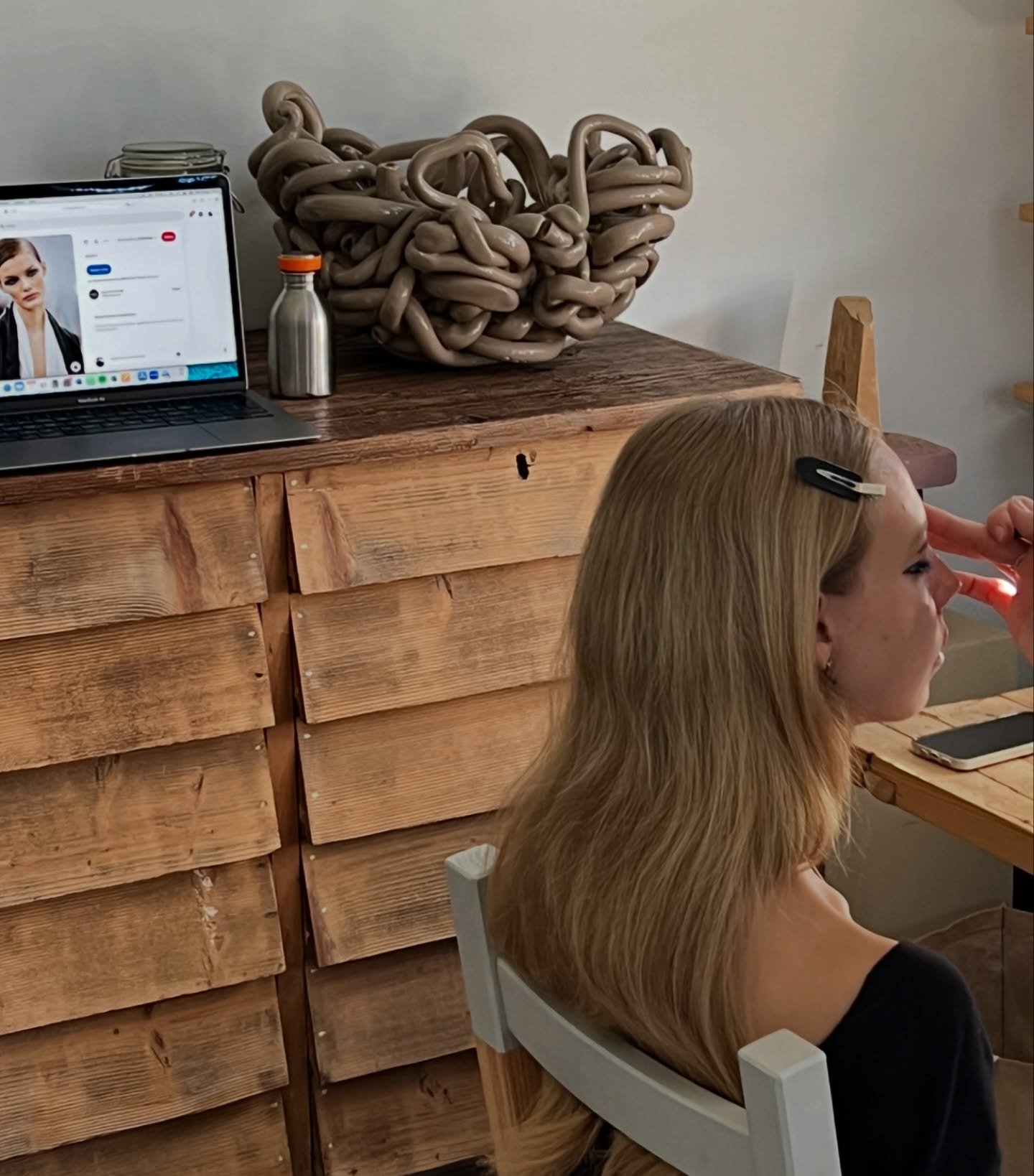 Il primo make up moda di @giadaliotta_makeupartist durante l&rsquo;ultima Masterclass Professionale 🎓👏 Grazie @rebeccabalestra_ per esserci stata come modella e piacevole presenza artistica, disponibile e creativa 🤍 

La prossima masterclass PRO v