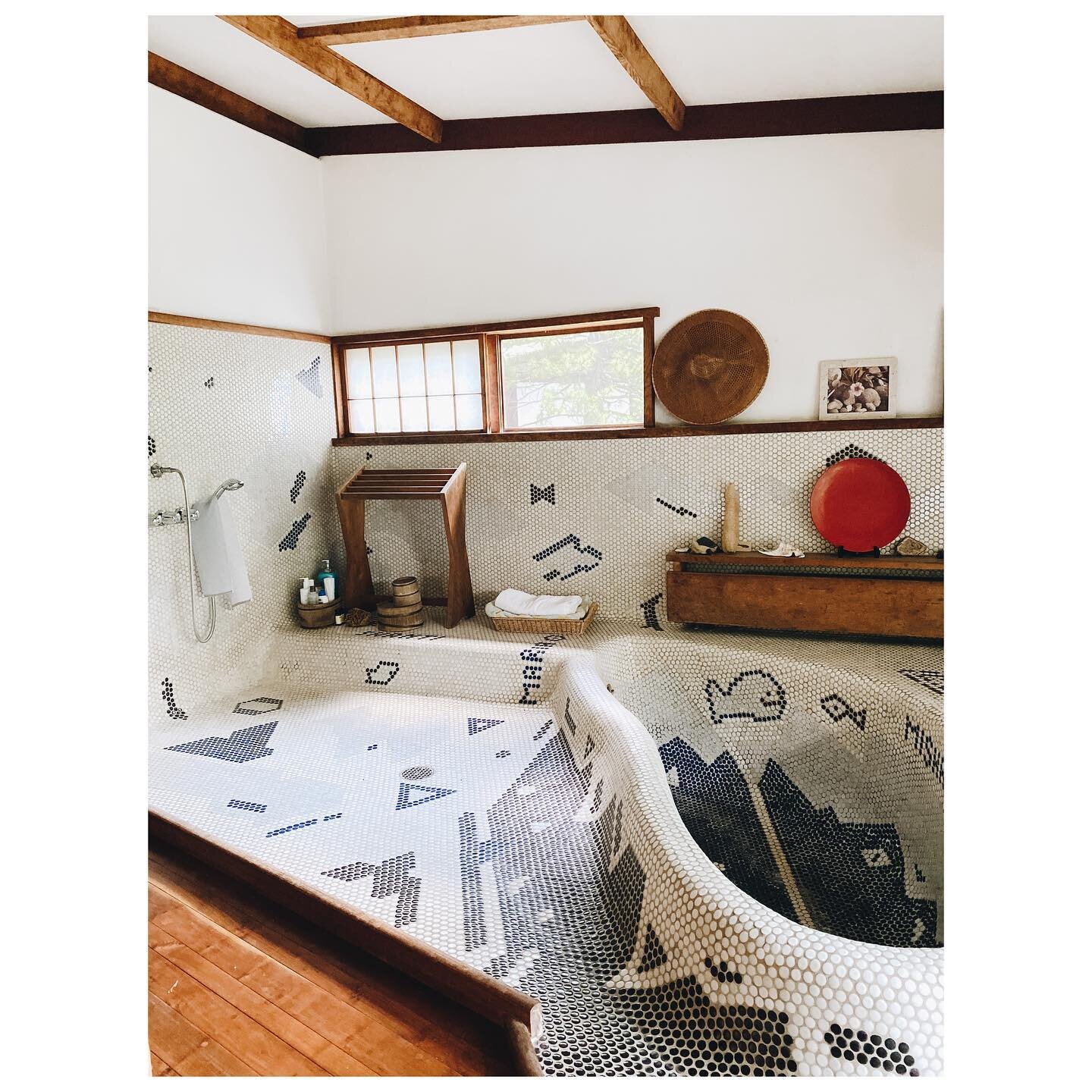 Another favorite room from #georgenakashima studio from our visit on Saturday. Maybe because we are renovating our own bathrooms ;)