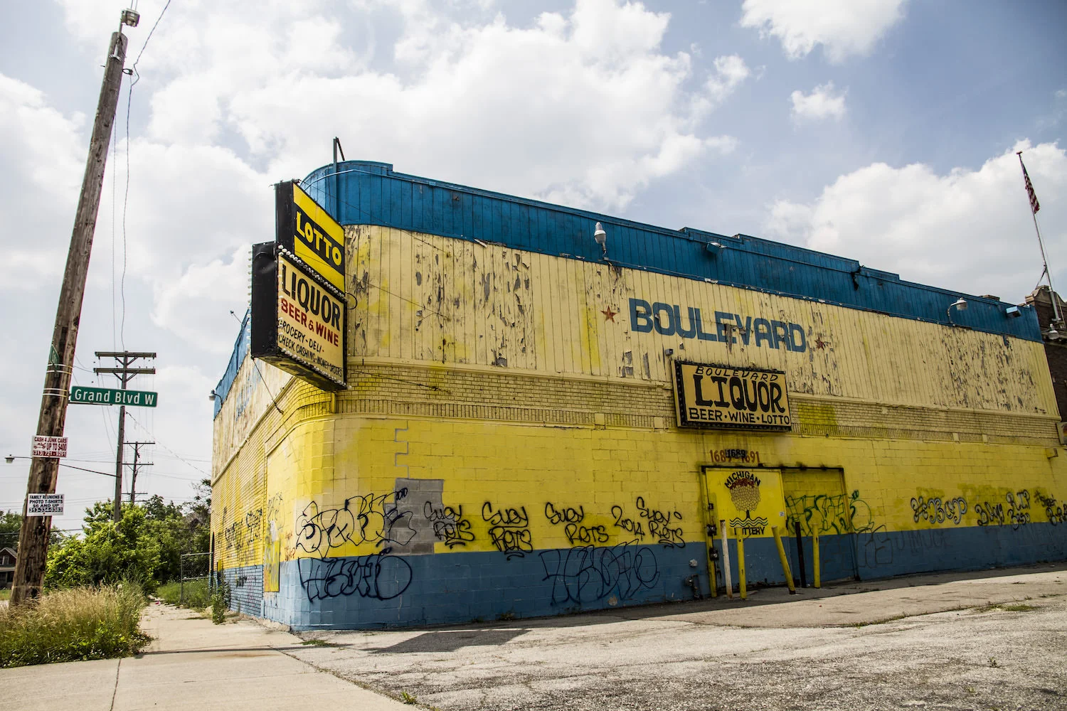 There are some 40,000 abandoned buildings in Detroit, several are covered in graffiti.