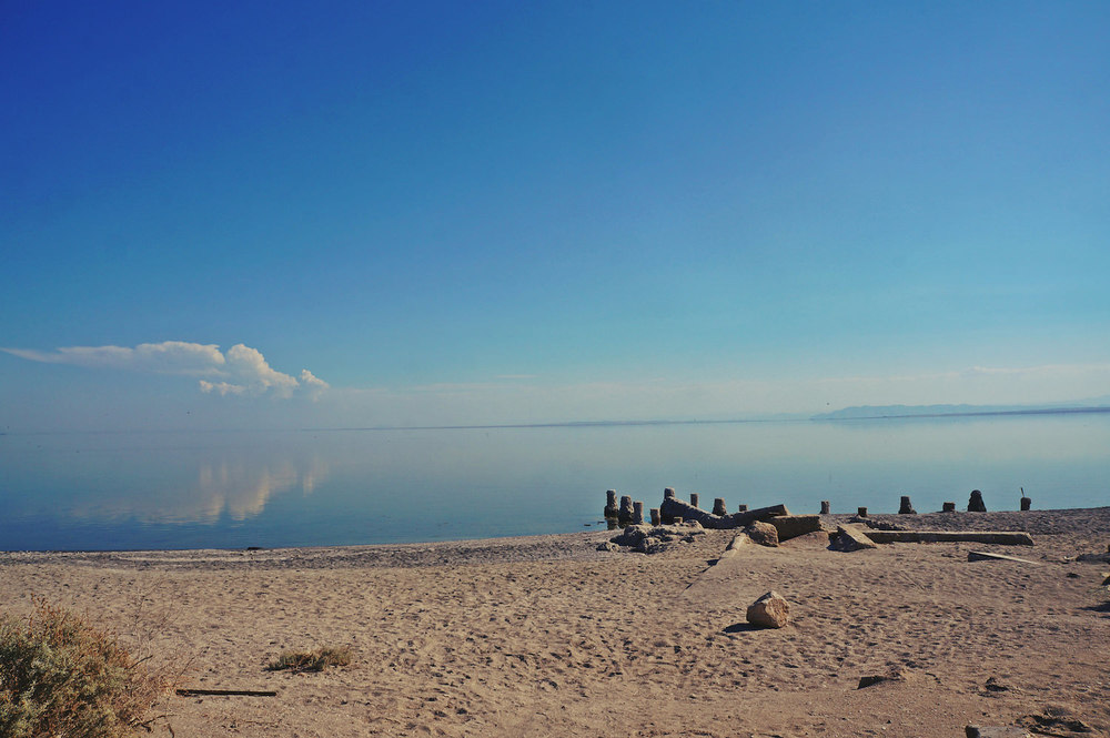   There it is, the Salton Sea, absolutely no movement. &nbsp;The smell of dead, rotting fish is still in the air. But it's beautiful isn't it?  