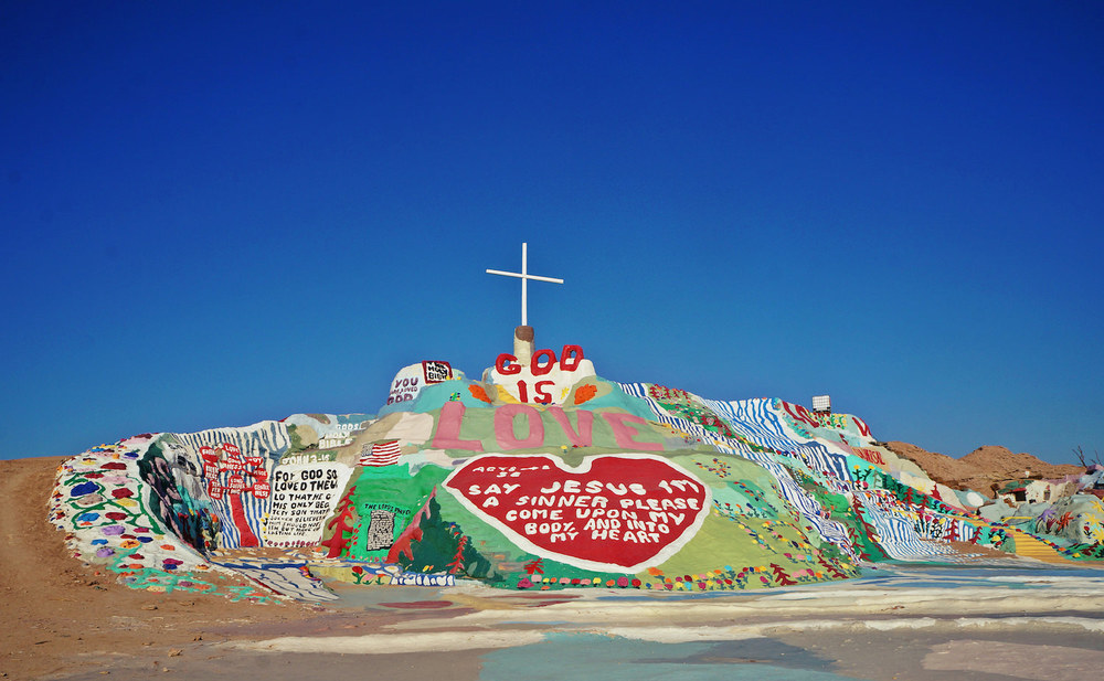  Salvation Mountain is about three storeys high and 100 feet wide, it is absolutely beautiful, vibrant and impressive. 