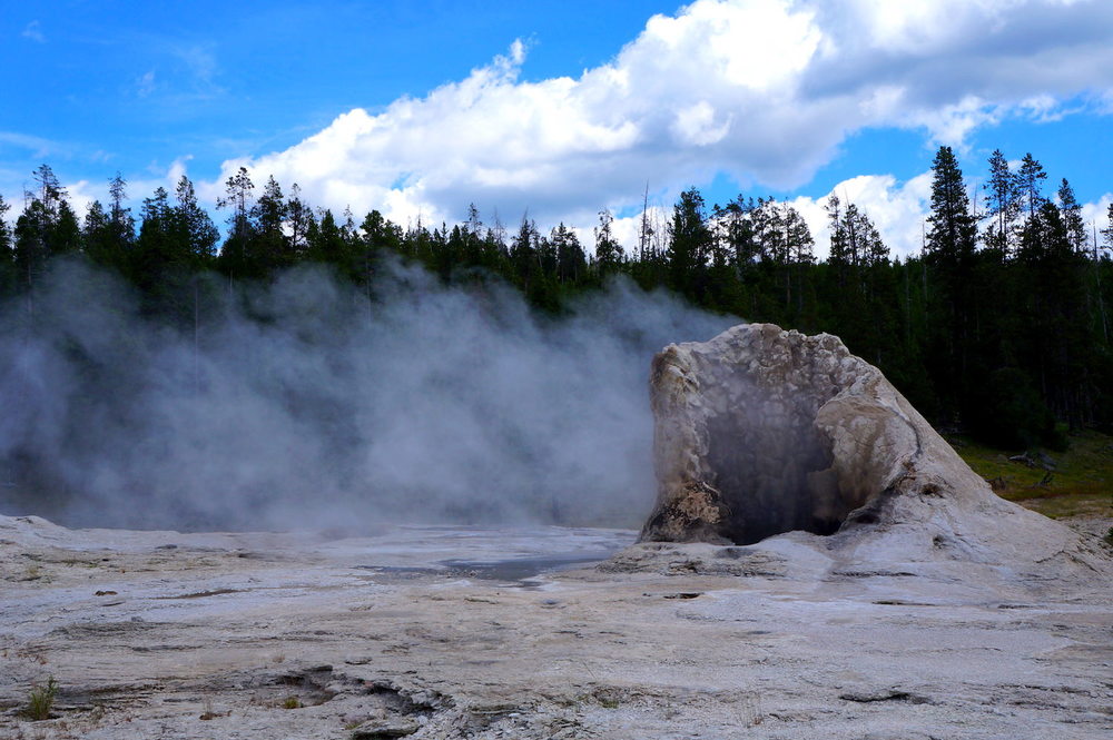  Several of the geysers and hot springs release vapour because of their temperature. &nbsp;They release a smell of sulfur,&nbsp;also known as fart. 