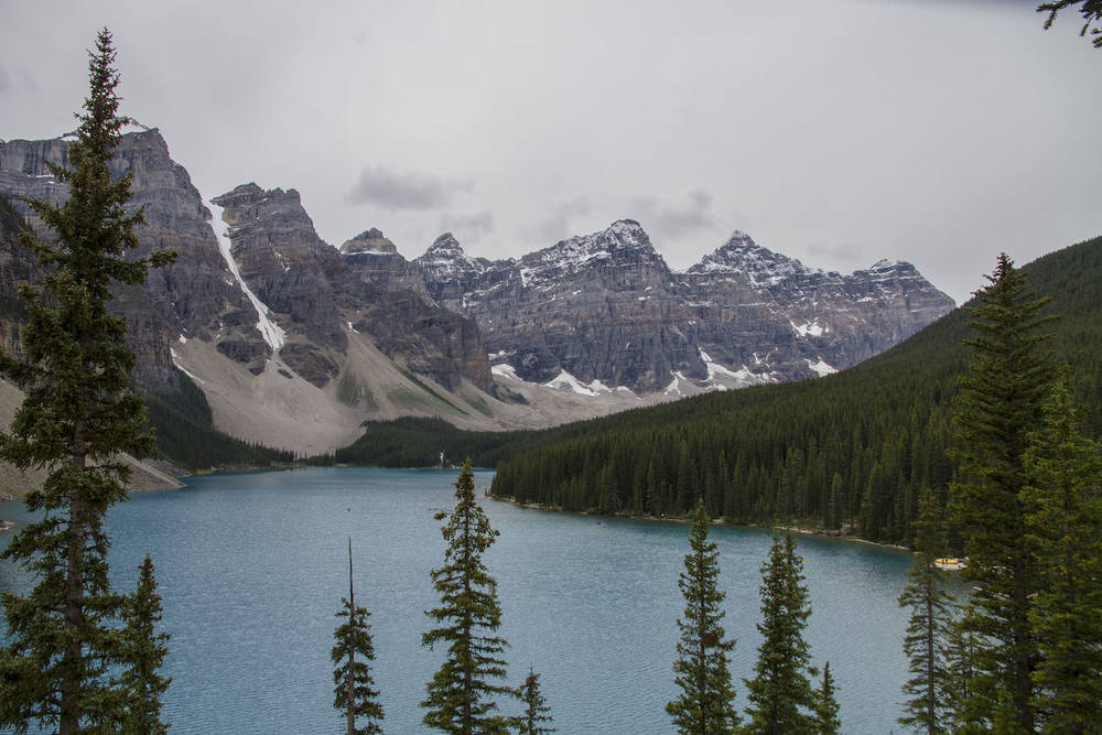  Valley of the Ten Peaks - Moraine Lake 